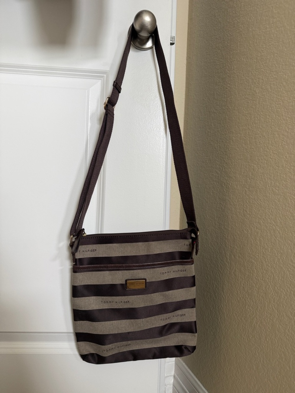 Tommy Hilfiger crossbody